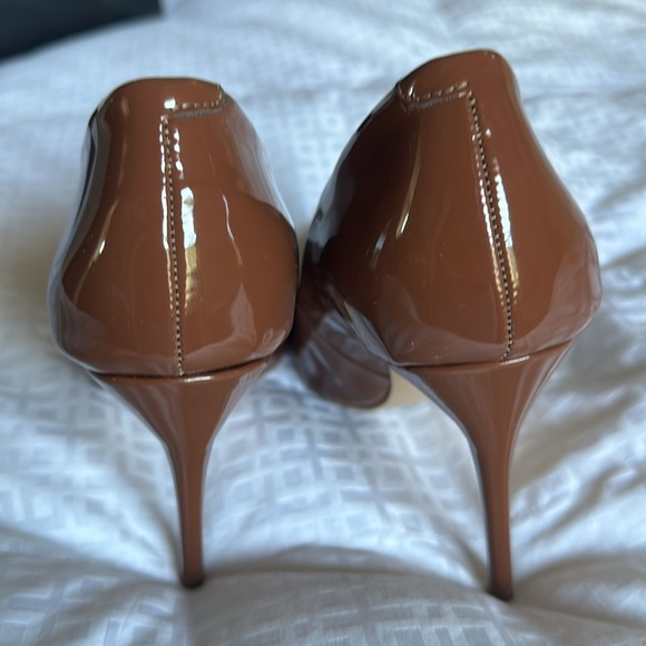 **SEASONS HOTTEST COLOR** Steven Madden Daisie Pump - Picture 5 of 7